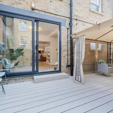 Holiday home House 10 Mins To Tower Bridge Hot Tub & Parking London