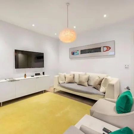 Posh 3 Bedroom Flat With Terrace And Indoor Fireplace In Mayfair, Near Hyde Park *