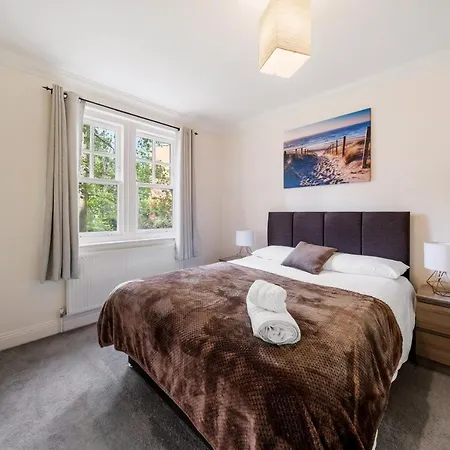 Terrific 2 Bed 2 Bath Apt With Gym & Roof Terrace -12 Mins From Apartment