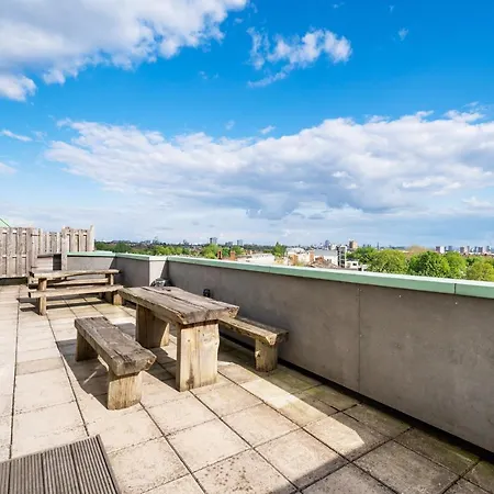 Apartment Terrific 2 Bed 2 Bath Apt With Gym & Roof Terrace -12 Mins From