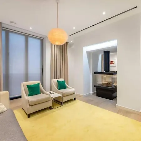 Posh 3 Bedroom Flat With Terrace And Indoor Fireplace In Mayfair, Near Hyde Park London