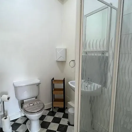 Comfy - Finchley Road * London