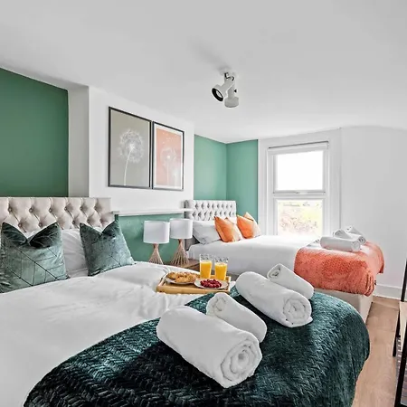 Parea Living - Hackney, 4-bedroom Victorian House W Big Garden Holiday home London
