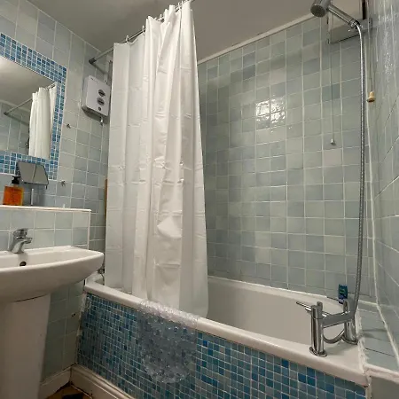 Surrey Docks Se16 Near Canada Water N Easy Access Canary Wharf *