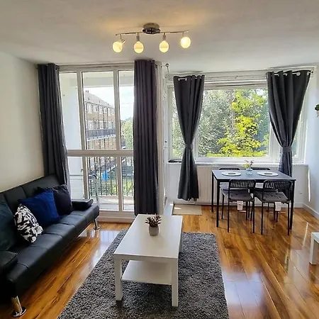 Lovely 2 Bed Flat In S/e London Apartment *
