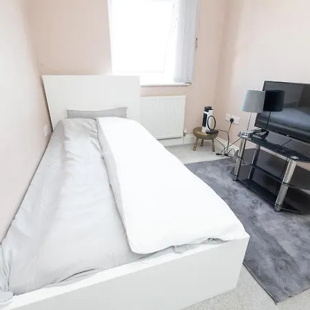 Newly Refurbished * Beckenham