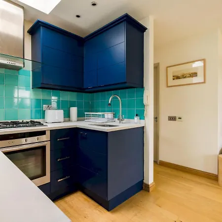 Cosy And Light Flat With A Roof Terrace In Chelsea Apartment