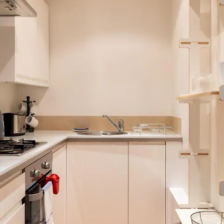 Cosy 1 Bedroom Flat Centrally Located In Chelsea Apartment