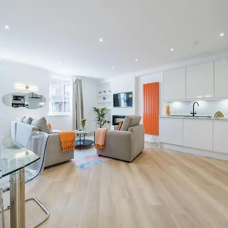 Holiday home House 10 Mins To Tower Bridge Hot Tub & Parking