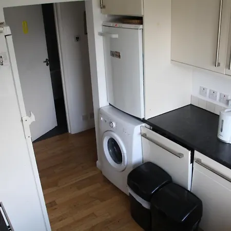 Homestay Comfortable Single Bed Garden View London