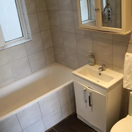 Comfortable Single Bed Garden View Homestay London