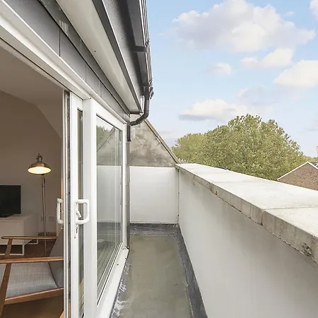 The Greyhound Fulham Lodge Apartment London