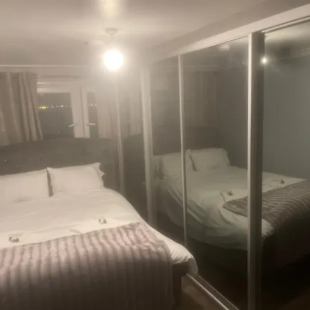 2 Bedroom In Stoke Newington Apartment *