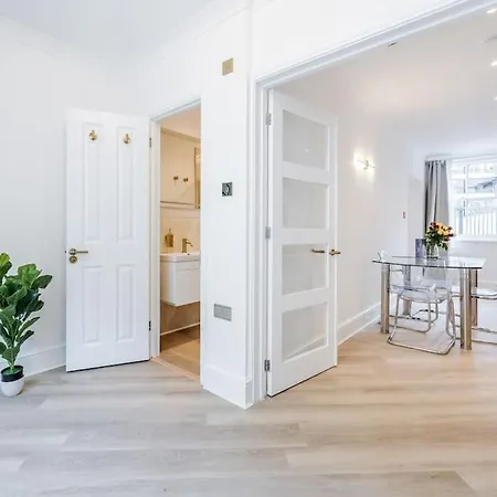 House 10 Mins To Tower Bridge Hot Tub & Parking London