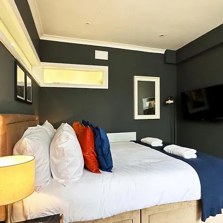 Liam Place Near Hyde Park - 1 Double Bed, 1 Sofa Bed, Spacious Apartment, Private Entrance London