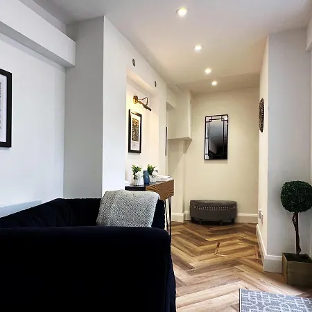 Liam Place Near Hyde Park - 1 Double Bed, 1 Sofa Bed, Spacious Apartment, Private Entrance