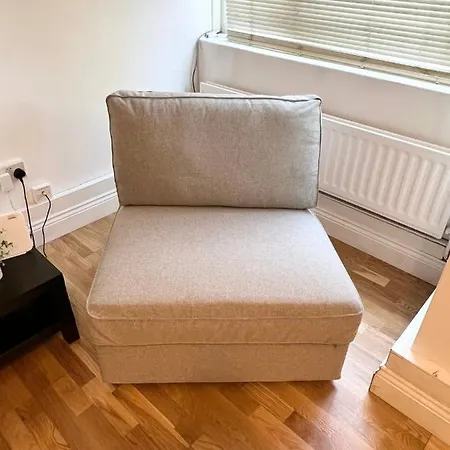 Aprt 10mins Walk From The Shard!
