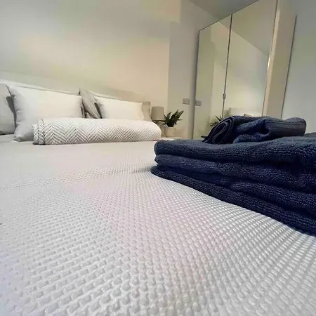 Lovely 1 Bed, Northolt Station
