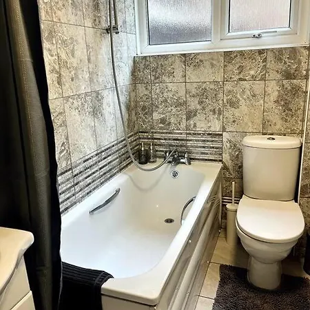 Lovely 1 Bed, Northolt Station *