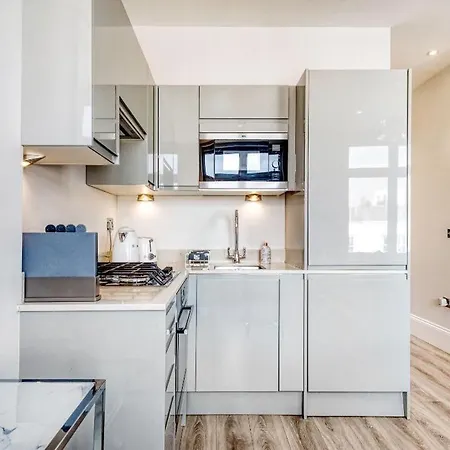 Elegant 1 Bed Apartment- Hampstead Village Holiday home
