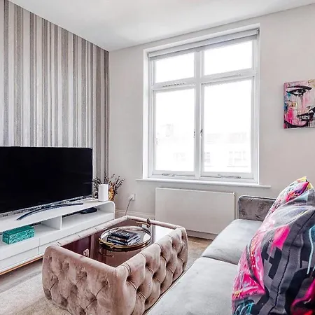 Elegant 1 Bed Apartment- Hampstead Village *