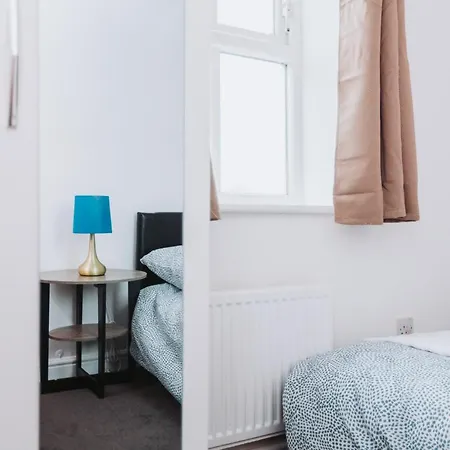 Double With Private Bathroom, Parking & Wifi *