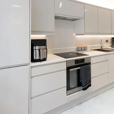 Luxury 5bd Guest house London