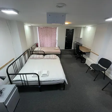 2 Mins To Euston Station, Triple Bedroom With Private Bathroom C Couette-café *