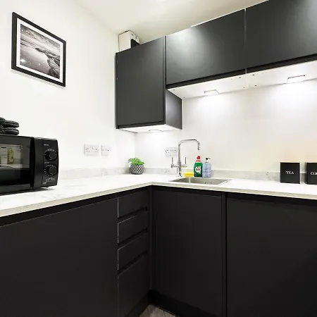 Liam Place Near Hyde Park - 1 Double Bed, 1 Sofa Bed, Spacious Apartment, Private Entrance London