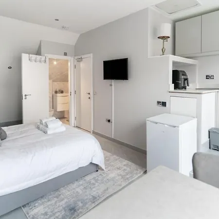 Luxury 5bd Guest house