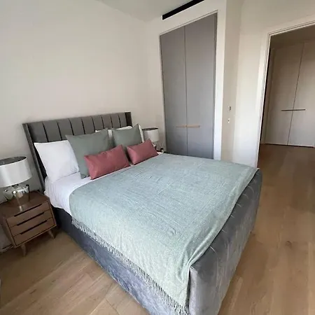 Luxury With Ac By The River ロンドン