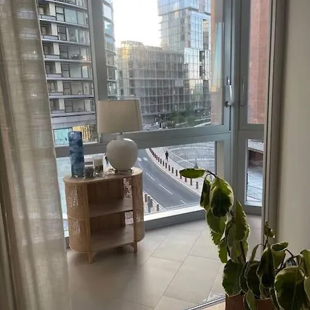 Luxury With Ac By The River ロンドン