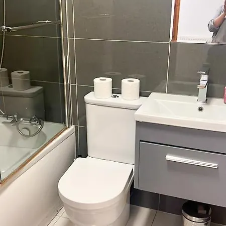 Flat 1 * Hendon