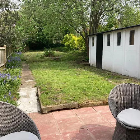 Holiday home Peaceful In Surbiton, Surrey, Uk Near Chessington World Of Adventure & Wimbledon With Free Parkings *