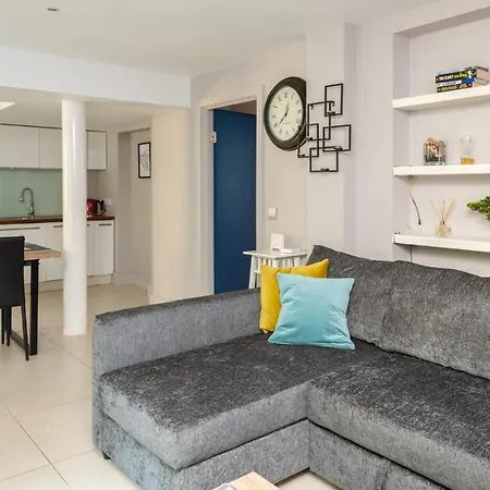 Spacious 2 Bedroom In Camden Apartment *