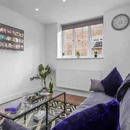 Apartment Cozy Flat Near Eye/ Victoria / Vauxhall