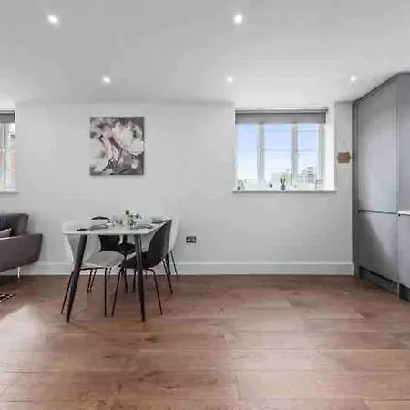Cozy Flat Near Eye/ Victoria / Vauxhall