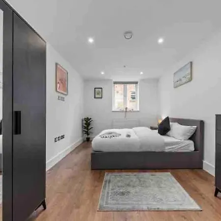 Cozy Flat Near Eye/ Victoria / Vauxhall * London