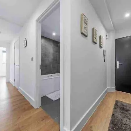 Cozy Flat Near Eye/ Victoria / Vauxhall *