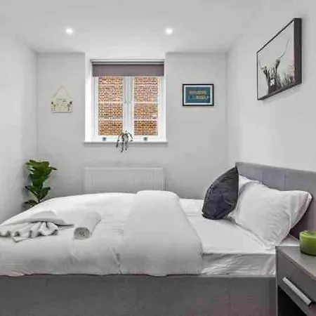 Cozy Flat Near Eye/ Victoria / Vauxhall * London