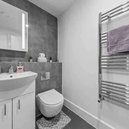 Cozy Flat Near Eye/ Victoria / Vauxhall London