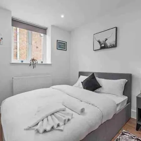 Apartment Cozy Flat Near Eye/ Victoria / Vauxhall