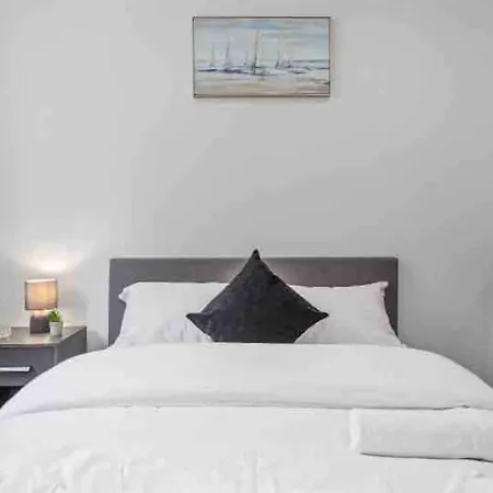Cozy Flat Near Eye/ Victoria / Vauxhall London