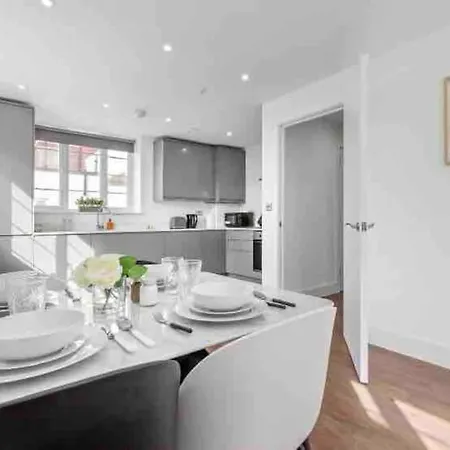 Apartment Cozy Flat Near Eye/ Victoria / Vauxhall