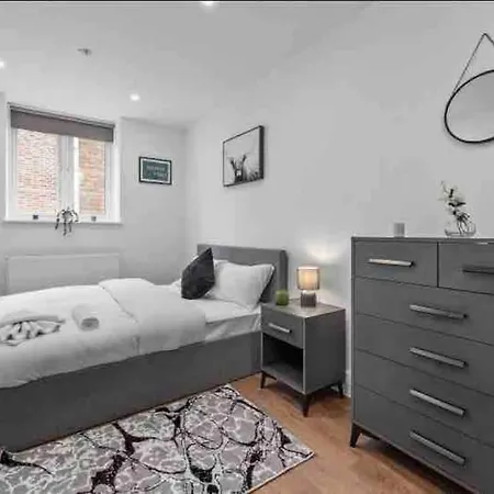 Cozy Flat Near Eye/ Victoria / Vauxhall London