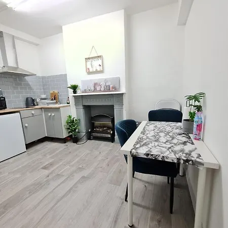 Lovely Private Near Central Apartment *