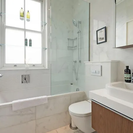 The Artists Hideaway-2 Bed Mezzanine In Paddington London