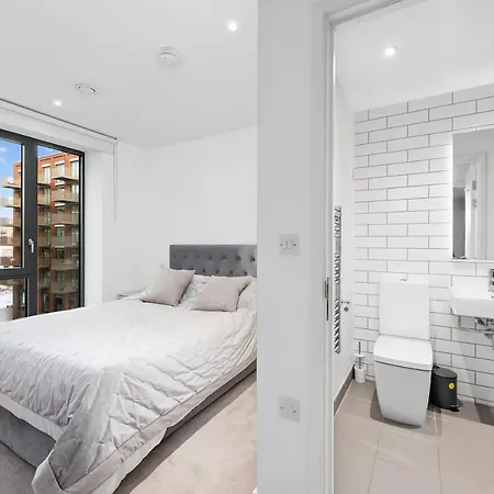 Riverside View Apartment London
