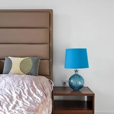 Riverside View Apartment *