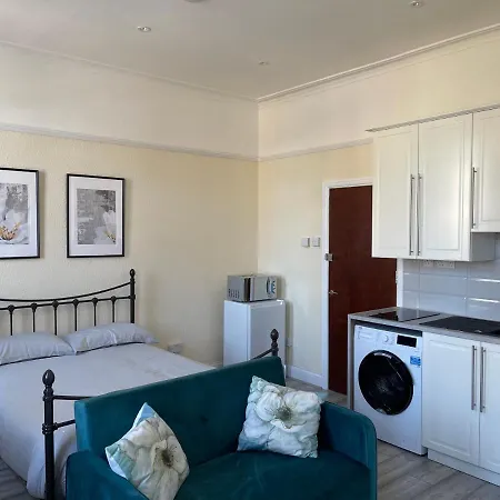 Cosy With Full Facilities. Apartment London